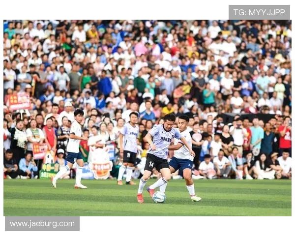 足球明星比斯利的传奇人生与球场背后的故事揭秘